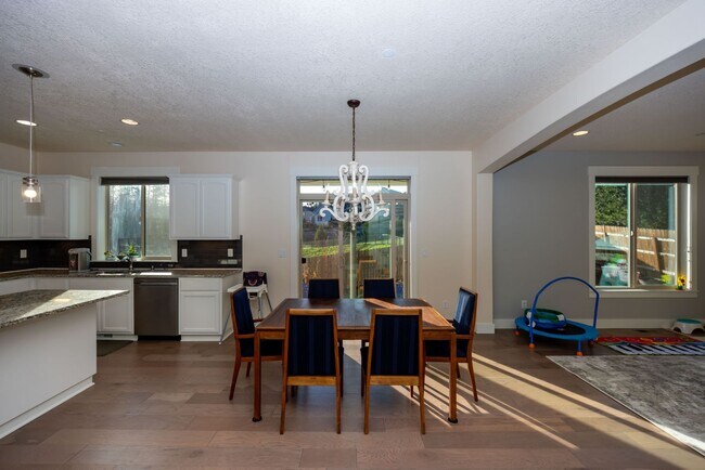 Building Photo - Beautiful Gated 3-Bedroom Home in Camas – Loft/family room, Bonus room, and Outdoor Living!