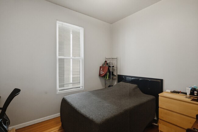Foto del edificio - 3814 N Marshfield Ave