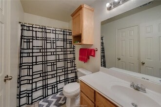 Building Photo - Beautiful 3 Bed, 3 Bath Duplex in South Co...