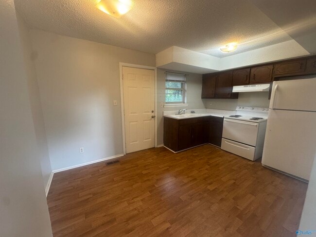 Foto del edificio - 908 Stevens Ct NE