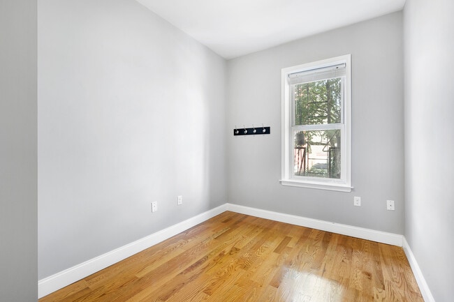 Building Photo - 149 Webster Ave