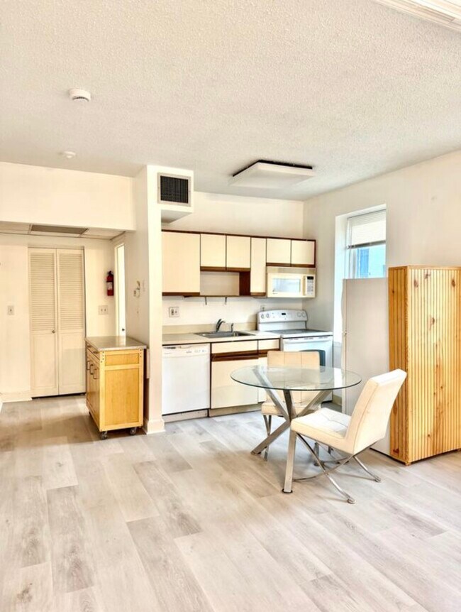 Building Photo - 1415 Commonwealth Ave