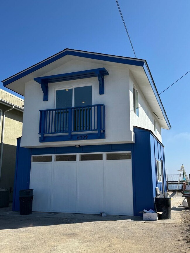 Building Photo - 6709 Del Playa Dr