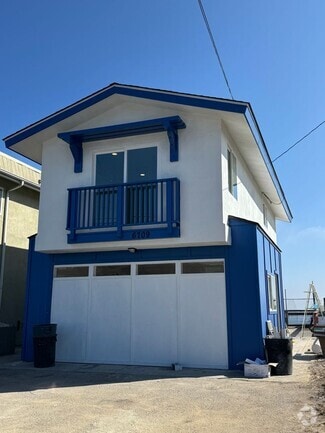 Building Photo - 6709 Del Playa Dr