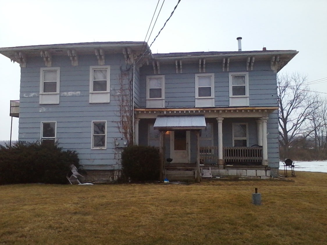 6580 Randall Rd Unit Down, Le Roy, NY 14482 Room for Rent in Le Roy