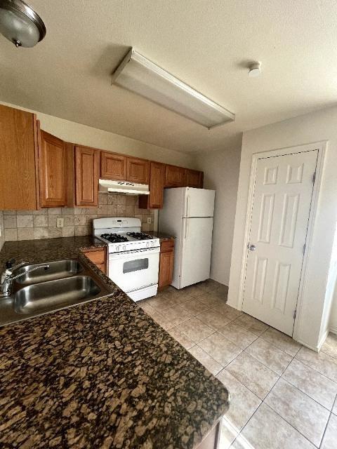 Building Photo - 402 Algerita Dr