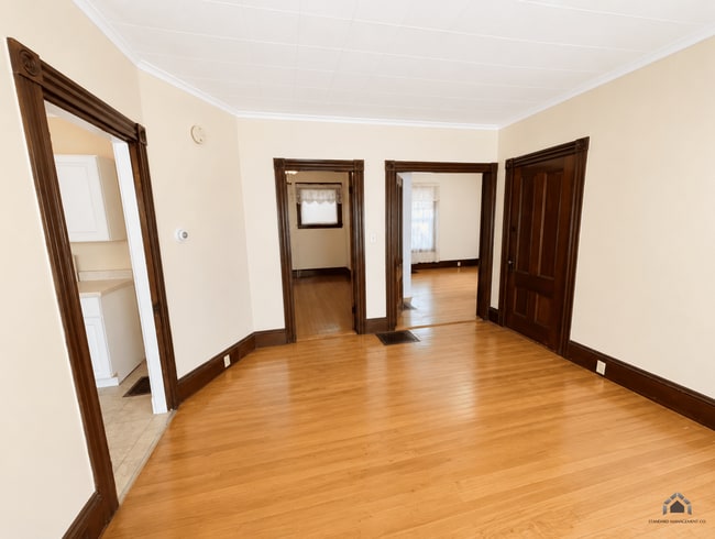 Building Photo - 10 Middle St