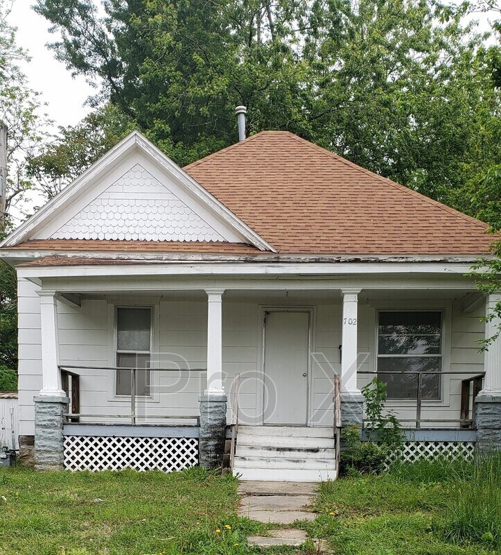 Primary Photo - 702 W 6th St