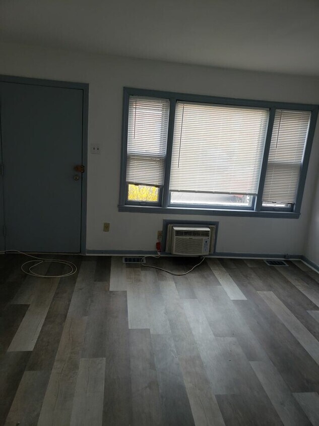 Primary Photo - 6442 Alexander Ave