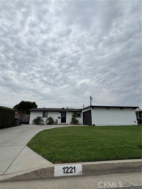 Foto del edificio - 1221 N Aldenville Ave