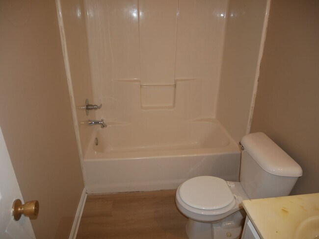 Foto del edificio - ****JUST REDUCED****7128 Village Ln, Olive...