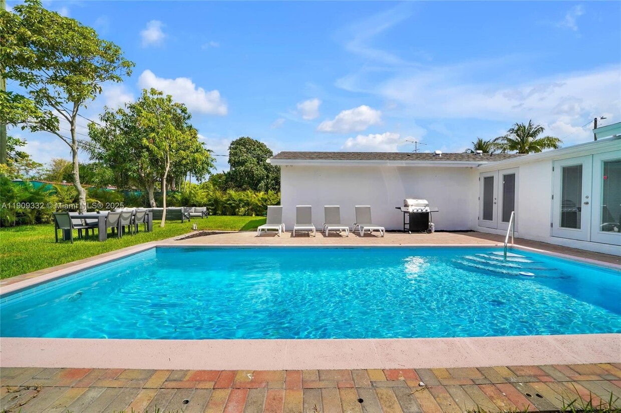 Foto principal - 18280 NE 8th Ave