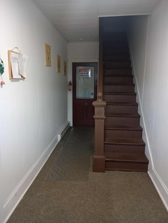 Building Photo - 404 York Pl