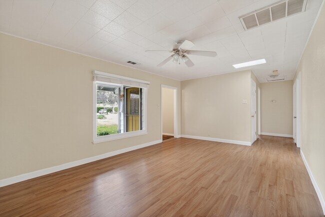 Foto del edificio - 259 Gloria Dr