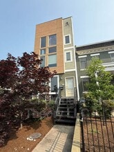 Building Photo - 471 Luray Pl NW