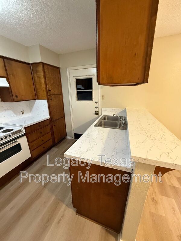 Foto del edificio - 1118 N Nolan River Rd