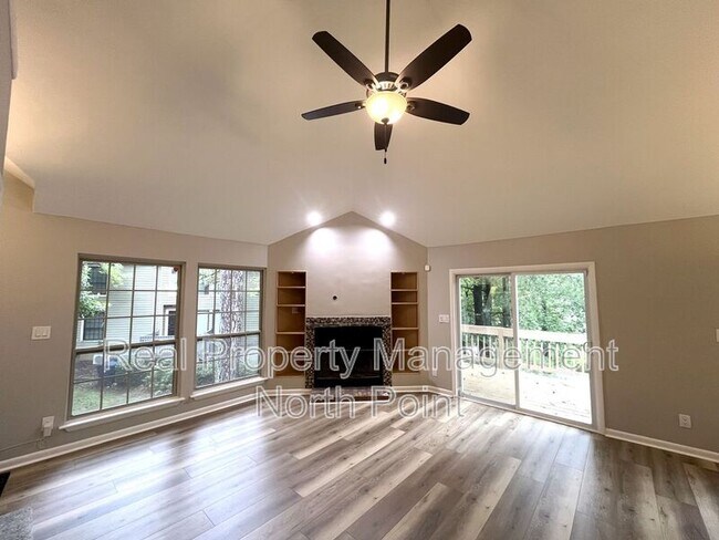 Foto del edificio - 3030 Steeplechase Dr
