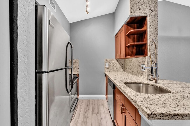 Building Photo - 2803 N Oakland Forest Dr