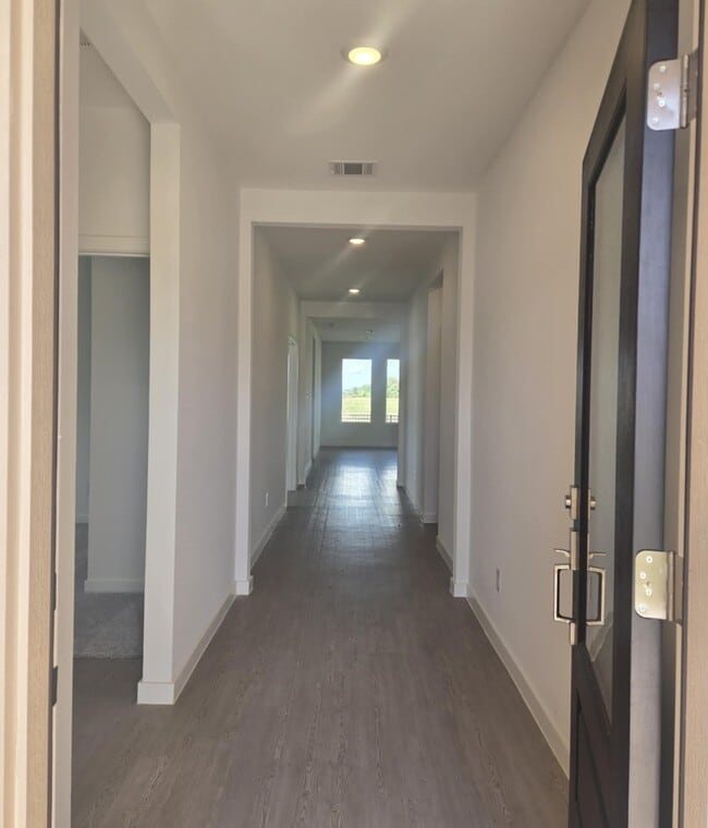 Building Photo - 3053 Avineda Sonoma Dr
