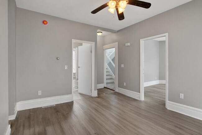 Building Photo - 304 Baker Ave