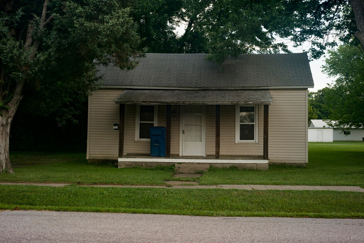 Foto principal - 321 E Washington St