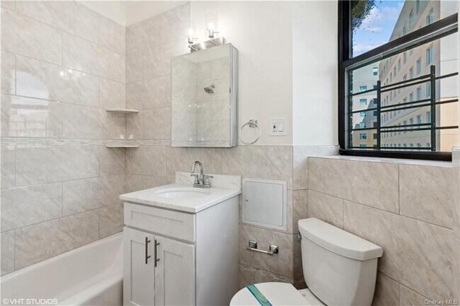 Foto del edificio - 311 St Ann's Ave