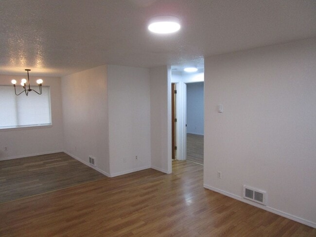 Building Photo - 103 NW Ivy St