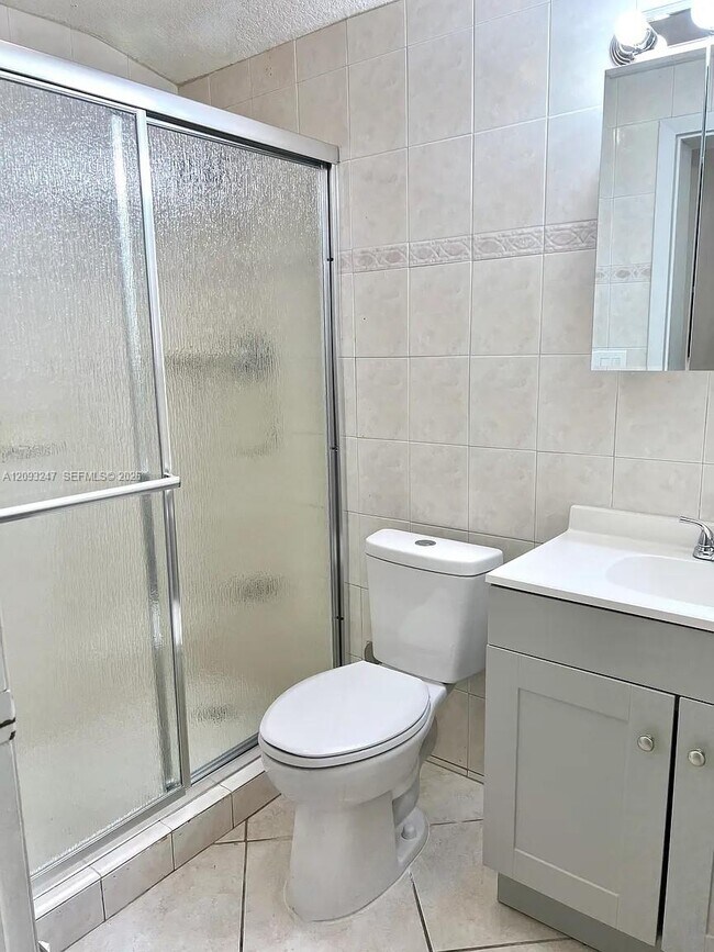Foto del edificio - 1175 W 33rd Pl