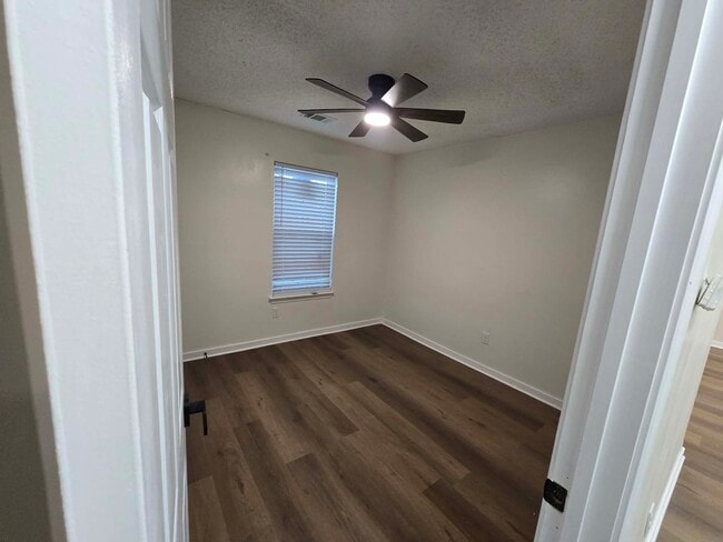 Foto del edificio - 7259 Northbrook Dr
