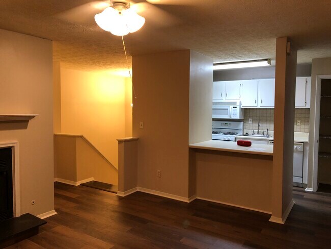 Sala de estar vista desde la terraza solárium de la puerta de tu casa. - 702 Cumberland Ct SE