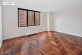 Foto principal - 422 E 72nd St