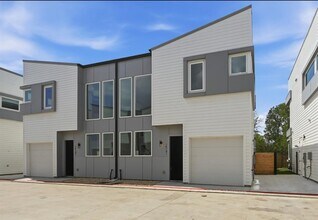 Building Photo - 2000 Riverside Farms Rd