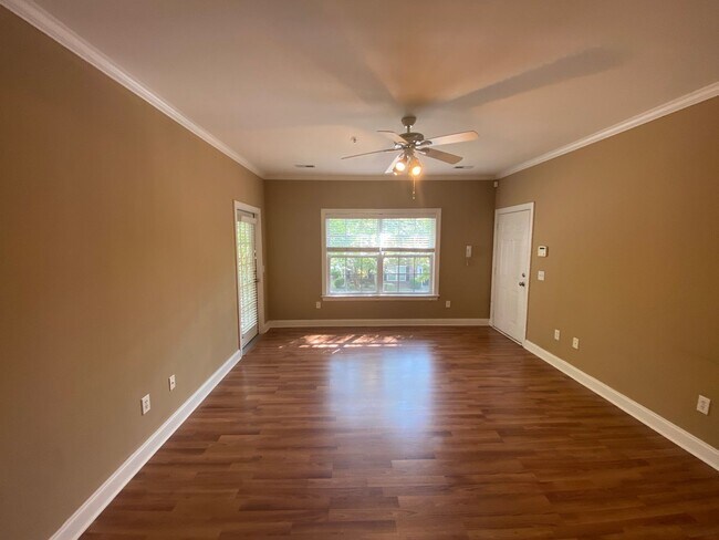 Foto del edificio - Move in Ready Condo located in the Mill Cr...