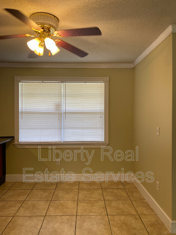 Foto del edificio - 137 Deerwood Ct