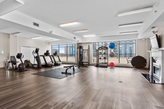 Foto del edificio - 115 W Peachtree Pl NW