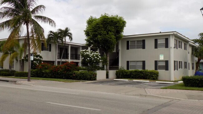 Building Photo - 202 Lucerne Ave
