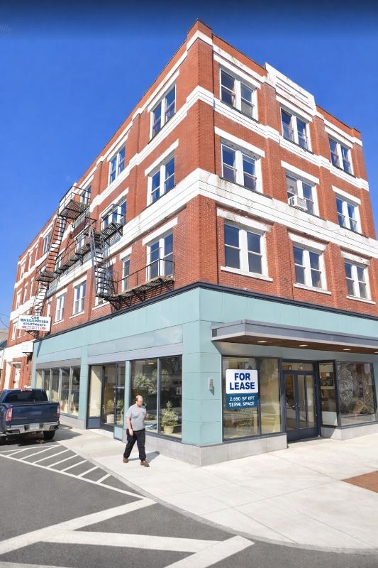 Building Photo - 65 Pleasant St