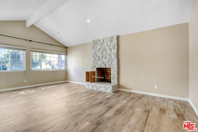 Building Photo - 2623 S Beverly Dr