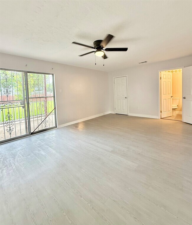 Foto del edificio - 12210 Cliffgate Dr