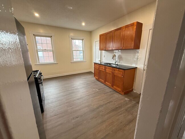 Foto del edificio - 204 Homestead Ave