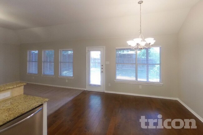 Foto del edificio - 3205 Silver Point Ct