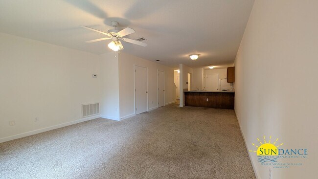 Building Photo - 2 Bedroom 2.5 Bath Townhome Centrally Loca...