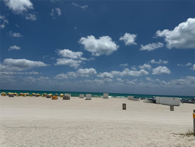 Foto del edificio - 1623 Collins Ave