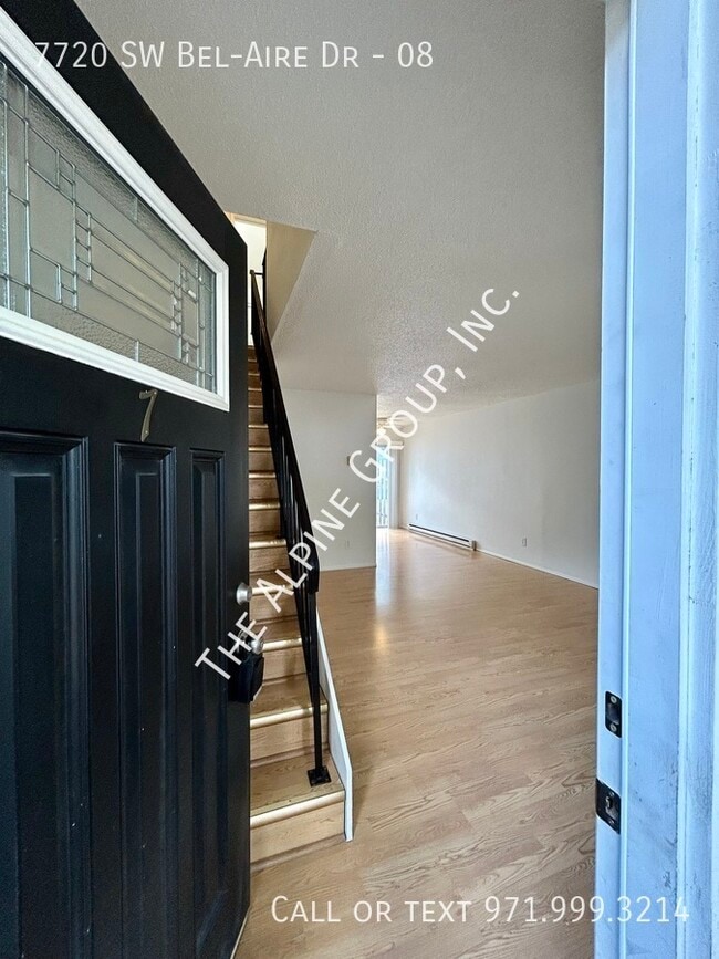 Foto del edificio - End Unit Townhome in Beaverton COMING SOON