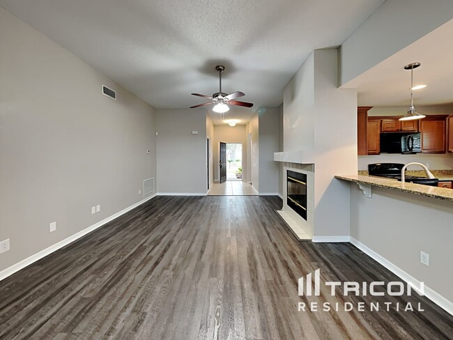 Foto del edificio - 1824 Erin Brooke Dr