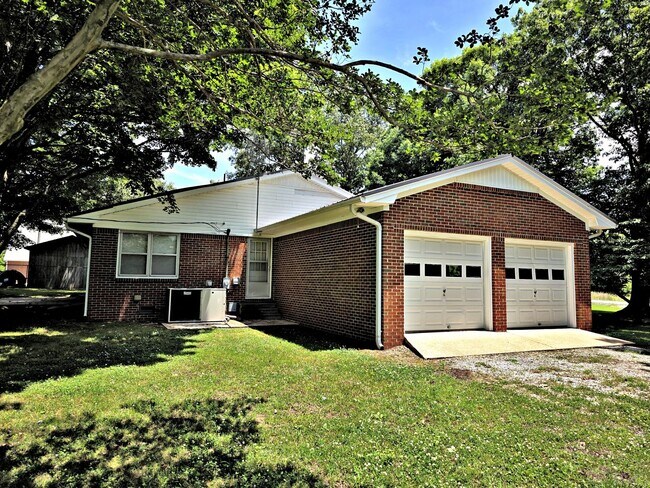 Foto del edificio - House Athens/Limestone County 4BR/2BA with 2 car garage