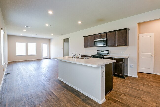Foto del edificio - 16744 Lonely Pines Dr