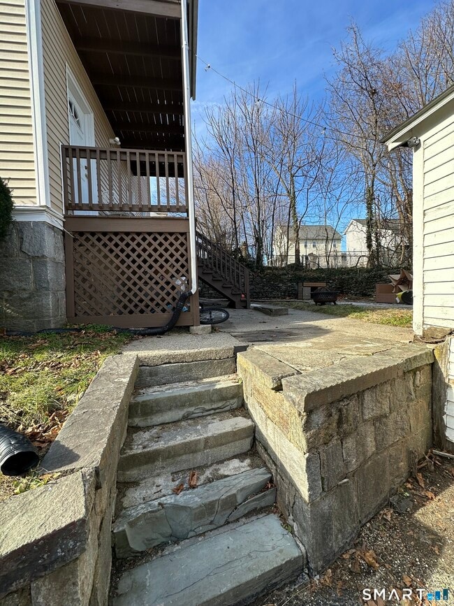 Building Photo - 27 E 9th St