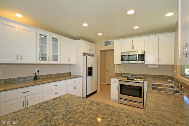 2 br, 2 bath Condo - 76935 Robin Dr photo'