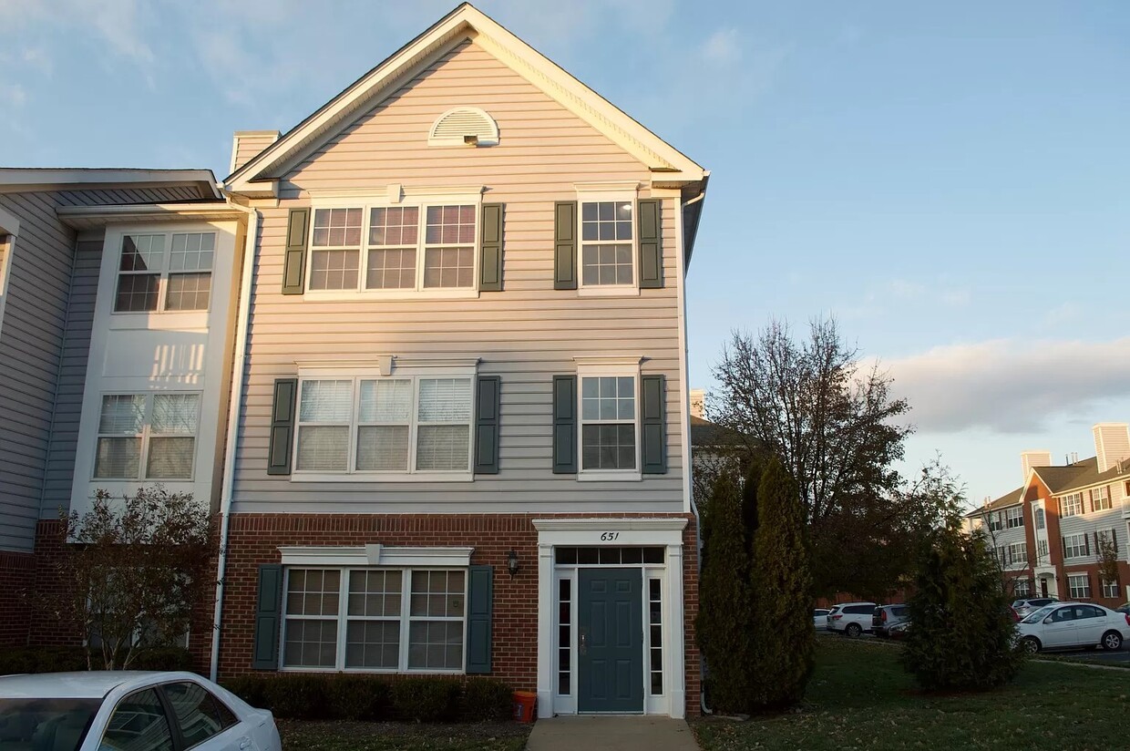 651 Constellation Square SE Unit c, Leesburg, VA 20175 Condo for Rent